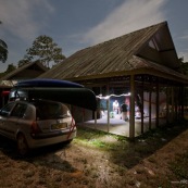 Guyane francaise, du cote de saint georges de l'oyapock : Saut Maripa. Dans les carbets, voiture avec des canoes et kayak. En preparation pour une expedition en foret.