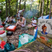 Camp en foret avec carbets bache (hamac entre des arbres et bache tendue dessus). Expedition en foret. Touques. Rhum agricole la belle cabresse.