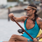 Course de pirogue en Guyane a Montsinery tonnegrande. P12 et P4 (12 places et 4 places). Organise par le club de canoe kayak et pirogue de Cayenne (ASPAG). Deguisements des equipages.