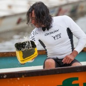 Course de pirogue en Guyane a Montsinery tonnegrande. P12 et P4 (12 places et 4 places). Organise par le club de canoe kayak et pirogue de Cayenne (ASPAG). Deguisements des equipages.