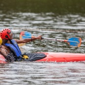 Kayak polo sur le lac saccharin pres du Rorota en Guyane Francaise (Remire Montjoly). Sport d'equipes avec ballon en Kayak. En exterieur. Terrain.