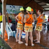 Course de pirogue en Guyane a Montsinery tonnegrande. P12 et P4 (12 places et 4 places). Organise par le club de canoe kayak et pirogue de Cayenne (ASPAG). Deguisements des equipages.