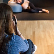 Photographe dans un studio.