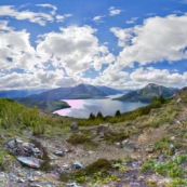 Parque Nacional Los Alerces ( parc national ) en Argentine (patagonie) montagnes et lac dans le parc national. 360° visite virtuelle panorama.