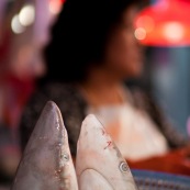 Deux tÍtes de requins en vente sur le marchÈ de Tai Po ‡ Hong-Kong en Chine.  PÍche au requin, espËce menacÈe. Hong-kong est un gros exportateur.
Photo en noir et blanc. Vente de requins dans une poissonerie. Deux tetes de requins en vente sur le marche de Tai Po a Hong-Kong en Chine.  Peche au requin, espece menacee. Hong-kong est un gros exportateur.
Photo en noir et blanc.