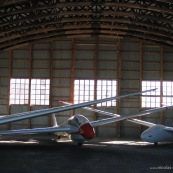 Aeroclub de la montagne noire. Hangar de rangement des planeurs. Vol a voile.  Aeroclub. Aerodrome.