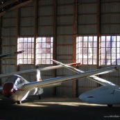 Aeroclub de la montagne noire. Hangar de rangement des planeurs. Vol a voile.  Aeroclub. Aerodrome.