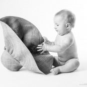 Bebe avec un chapeau. Portrait.