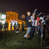 Lycee damas a Remire Montjoly Guyane.  Nuit des etoiles. Telescope astronomie lunette. Observation.