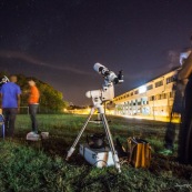 Lycee damas a Remire Montjoly Guyane.  Nuit des etoiles. Telescope astronomie lunette. Observation.