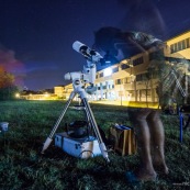 Lycee damas a Remire Montjoly Guyane.  Nuit des etoiles. Telescope astronomie lunette. Observation.