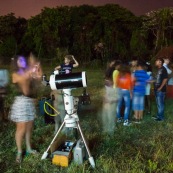 Lycee damas a Remire Montjoly Guyane. Nuit des etoiles. Telescope astronomie lunette. Observation.