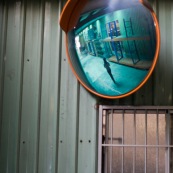 Miroir dans une usine en Chine.