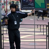 Publicite dans la rue a Hong-kong. Pour des chaussures. Addidas.